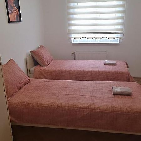 Vodenica Apartment โนวีซาด ภายนอก รูปภาพ
